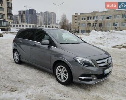 Сірий Мерседес Б-клас, об'ємом двигуна 0 л та пробігом 106 тис. км за 8900 $, фото 1 на Automoto.ua