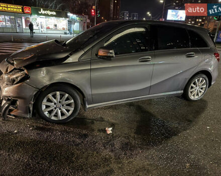 Серый Мерседес Б-класс, объемом двигателя 2.14 л и пробегом 106 тыс. км за 6000 $, фото 2 на Automoto.ua