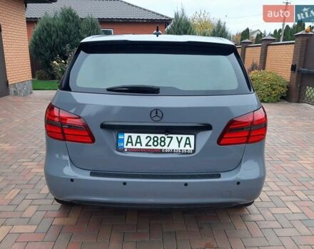 Серый Мерседес Б-класс, объемом двигателя 0 л и пробегом 181 тыс. км за 8500 $, фото 1 на Automoto.ua