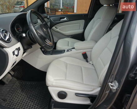 Серый Мерседес Б-класс, объемом двигателя 0 л и пробегом 77 тыс. км за 10995 $, фото 24 на Automoto.ua