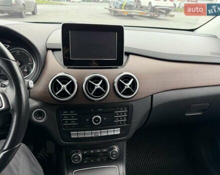 Сірий Мерседес Б-клас, об'ємом двигуна 0 л та пробігом 159 тис. км за 9400 $, фото 28 на Automoto.ua