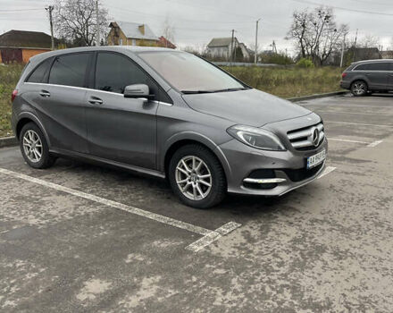 Сірий Мерседес Б-клас, об'ємом двигуна 0 л та пробігом 142 тис. км за 11800 $, фото 2 на Automoto.ua