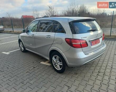 Сірий Мерседес Б-клас, об'ємом двигуна 0 л та пробігом 156 тис. км за 9100 $, фото 4 на Automoto.ua
