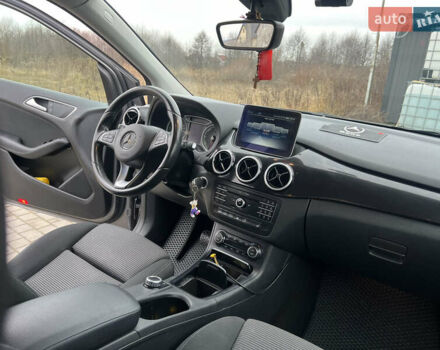 Сірий Мерседес Б-клас, об'ємом двигуна 0 л та пробігом 139 тис. км за 10400 $, фото 21 на Automoto.ua