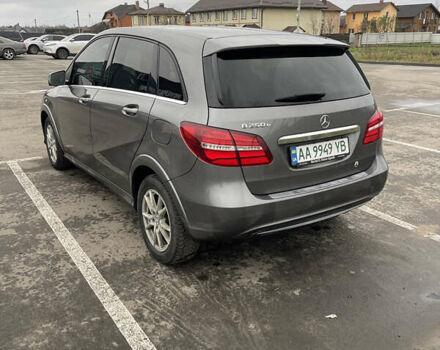 Сірий Мерседес Б-клас, об'ємом двигуна 0 л та пробігом 142 тис. км за 11800 $, фото 5 на Automoto.ua