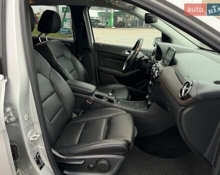 Сірий Мерседес Б-клас, об'ємом двигуна 0 л та пробігом 159 тис. км за 9400 $, фото 21 на Automoto.ua