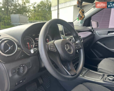 Сірий Мерседес Б-клас, об'ємом двигуна 0 л та пробігом 153 тис. км за 10500 $, фото 10 на Automoto.ua