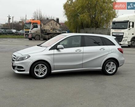 Сірий Мерседес Б-клас, об'ємом двигуна 0 л та пробігом 159 тис. км за 9400 $, фото 3 на Automoto.ua