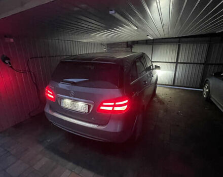 Сірий Мерседес Б-клас, об'ємом двигуна 0 л та пробігом 142 тис. км за 11800 $, фото 28 на Automoto.ua