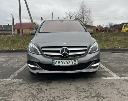 Сірий Мерседес Б-клас, об'ємом двигуна 0 л та пробігом 142 тис. км за 11800 $, фото 1 на Automoto.ua