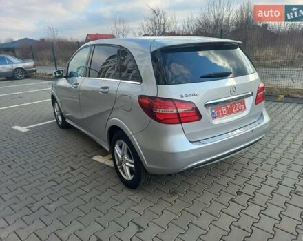 Сірий Мерседес Б-клас, об'ємом двигуна 0 л та пробігом 156 тис. км за 9100 $, фото 5 на Automoto.ua