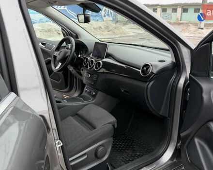 Сірий Мерседес Б-клас, об'ємом двигуна 0 л та пробігом 139 тис. км за 9000 $, фото 42 на Automoto.ua