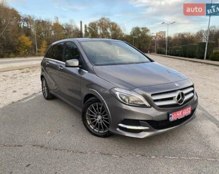 Серый Мерседес Б-класс, объемом двигателя 0 л и пробегом 147 тыс. км за 10900 $, фото 2 на Automoto.ua