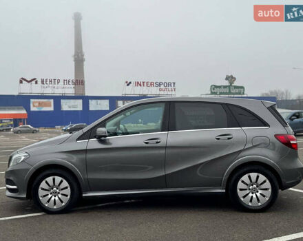 Сірий Мерседес Б-клас, об'ємом двигуна 0 л та пробігом 116 тис. км за 8999 $, фото 18 на Automoto.ua