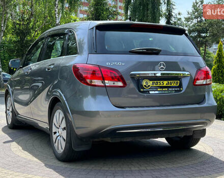 Серый Мерседес Б-класс, объемом двигателя 0 л и пробегом 61 тыс. км за 12500 $, фото 4 на Automoto.ua