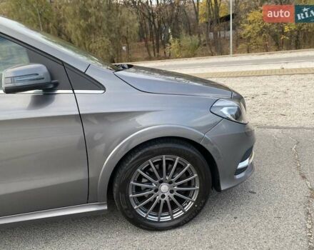 Серый Мерседес Б-класс, объемом двигателя 0 л и пробегом 147 тыс. км за 10900 $, фото 79 на Automoto.ua