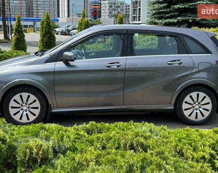 Серый Мерседес Б-класс, объемом двигателя 0 л и пробегом 61 тыс. км за 12500 $, фото 3 на Automoto.ua