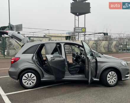 Сірий Мерседес Б-клас, об'ємом двигуна 0 л та пробігом 116 тис. км за 8999 $, фото 4 на Automoto.ua