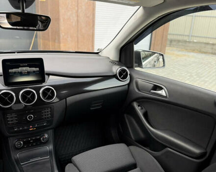 Серый Мерседес Б-класс, объемом двигателя 0 л и пробегом 140 тыс. км за 10400 $, фото 25 на Automoto.ua