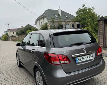 Сірий Мерседес Б-клас, об'ємом двигуна 0 л та пробігом 82 тис. км за 12800 $, фото 9 на Automoto.ua