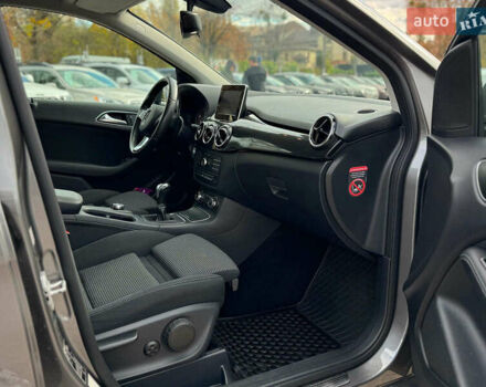 Мерседес Б-класс 2017 в Виннице на Automoto.ua Серый Мерседес Б-класс, объемом двигателя 2 л и пробегом 149 тыс. км за 14480 $, фото 44 на Automoto.ua