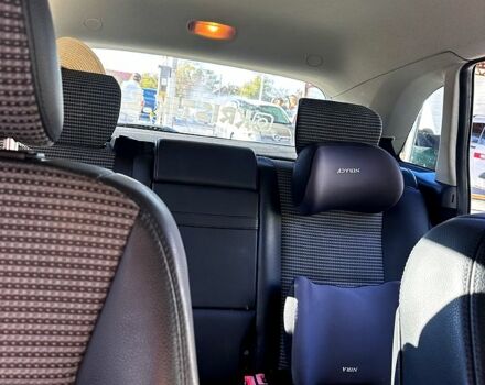 Сірий Мерседес Б-клас, об'ємом двигуна 2 л та пробігом 0 тис. км за 5500 $, фото 4 на Automoto.ua