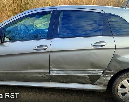 Серый Мерседес Б-класс, объемом двигателя 2 л и пробегом 325 тыс. км за 5000 $, фото 2 на Automoto.ua