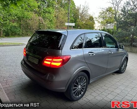 Мерседес Б-класс 2015 в Ужгороде на Automoto.ua Серый Мерседес Б-класс, объемом двигателя 0 л и пробегом 220 тыс. км за 9900 $, фото 3 на Automoto.ua