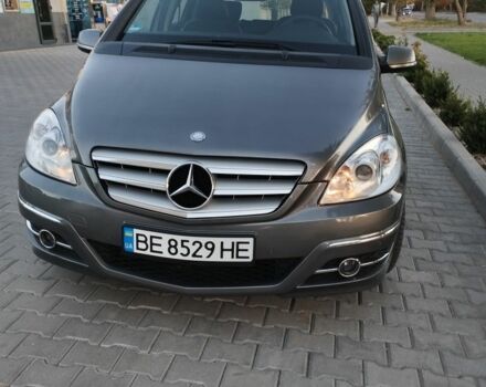 Серый Мерседес Б-класс, объемом двигателя 1.7 л и пробегом 213 тыс. км за 9300 $, фото 1 на Automoto.ua