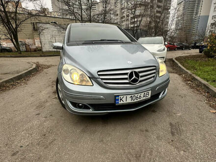 Серый Мерседес Б-класс, объемом двигателя 2 л и пробегом 273 тыс. км за 4900 $, фото 1 на Automoto.ua