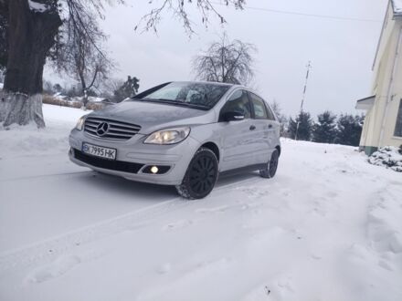 Серый Мерседес Б-класс, объемом двигателя 2 л и пробегом 310 тыс. км за 3250 $, фото 1 на Automoto.ua