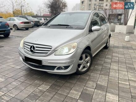 Серый Мерседес Б-класс, объемом двигателя 2 л и пробегом 274 тыс. км за 3500 $, фото 1 на Automoto.ua