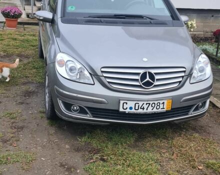 Серый Мерседес Б-класс, объемом двигателя 1.5 л и пробегом 176 тыс. км за 6000 $, фото 1 на Automoto.ua