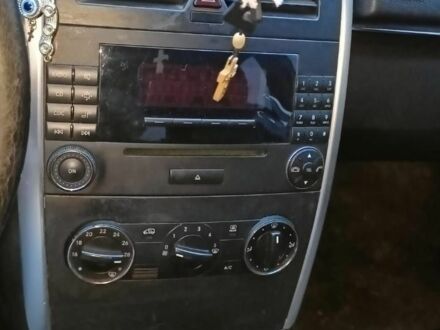 Серый Мерседес Б-класс, объемом двигателя 2 л и пробегом 260 тыс. км за 4700 $, фото 1 на Automoto.ua