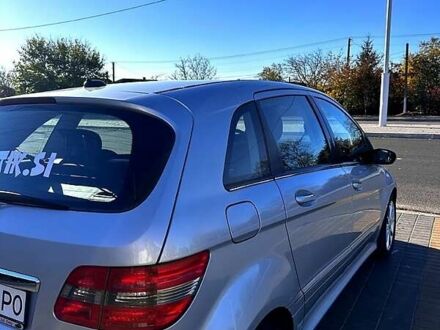 Серый Мерседес Б-класс, объемом двигателя 2 л и пробегом 210 тыс. км за 5500 $, фото 1 на Automoto.ua