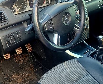 Серый Мерседес Б-класс, объемом двигателя 2 л и пробегом 325 тыс. км за 5000 $, фото 1 на Automoto.ua