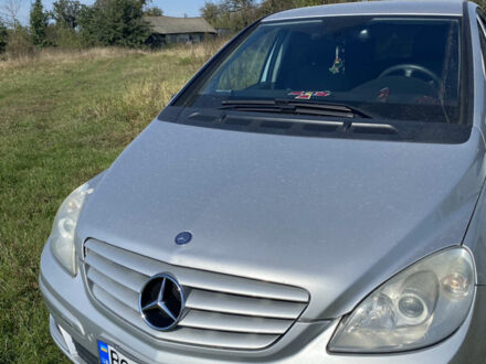 Сірий Мерседес Б-клас, об'ємом двигуна 2 л та пробігом 245 тис. км за 6300 $, фото 1 на Automoto.ua