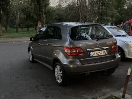 Сірий Мерседес Б-клас, об'ємом двигуна 2.03 л та пробігом 270 тис. км за 7700 $, фото 1 на Automoto.ua
