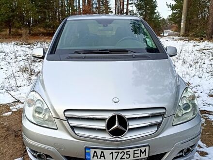 Мерседес Б-класс 2009 в Киеве на Automoto.ua Серый Мерседес Б-класс, объемом двигателя 2 л и пробегом 259 тыс. км за 7000 $, фото 1 на Automoto.ua