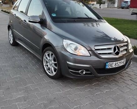 Серый Мерседес Б-класс, объемом двигателя 1.7 л и пробегом 213 тыс. км за 8500 $, фото 1 на Automoto.ua
