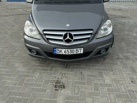 Мерседес Б-класс 2011 в Сарнах на Automoto.ua Серый Мерседес Б-класс, объемом двигателя 1.99 л и пробегом 280 тыс. км за 9900 $, фото 1 на Automoto.ua