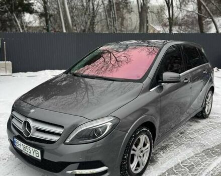 Серый Мерседес Б-класс, объемом двигателя 0 л и пробегом 106 тыс. км за 10000 $, фото 1 на Automoto.ua