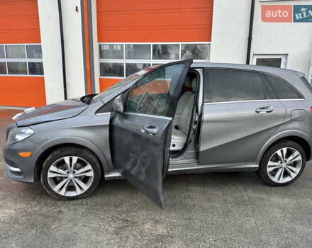 Сірий Мерседес Б-клас, об'ємом двигуна 0 л та пробігом 144 тис. км за 8500 $, фото 1 на Automoto.ua