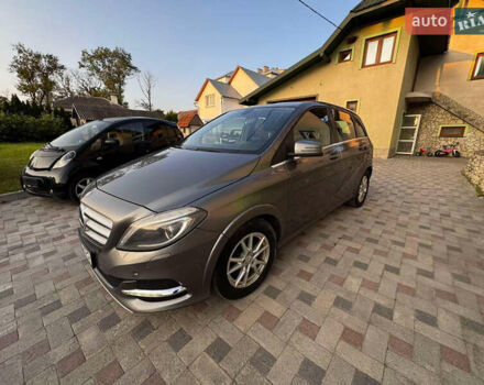 Серый Мерседес Б-класс, объемом двигателя 2 л и пробегом 240 тыс. км за 9200 $, фото 1 на Automoto.ua