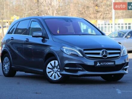 Серый Мерседес Б-класс, объемом двигателя 0 л и пробегом 144 тыс. км за 9900 $, фото 1 на Automoto.ua