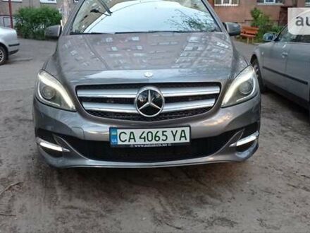 Мерседес Б-клас 2015 у Черкасах на Automoto.ua Сірий Мерседес Б-клас, об'ємом двигуна 0 л та пробігом 68 тис. км за 16300 $, фото 1 на Automoto.ua