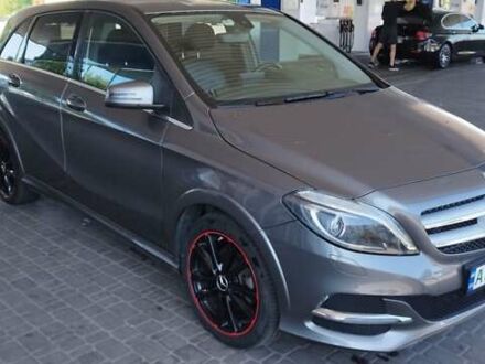 Серый Мерседес Б-класс, объемом двигателя 0 л и пробегом 119 тыс. км за 9400 $, фото 1 на Automoto.ua