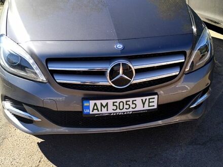 Мерседес Б-клас 2016 у Житомирі на Automoto.ua Сірий Мерседес Б-клас, об'ємом двигуна 0.13 л та пробігом 134 тис. км за 13000 $, фото 1 на Automoto.ua