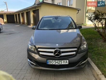 Сірий Мерседес Б-клас, об'ємом двигуна 0 л та пробігом 80 тис. км за 12000 $, фото 1 на Automoto.ua
