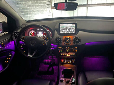 Сірий Мерседес Б-клас, об'ємом двигуна 0 л та пробігом 142 тис. км за 11800 $, фото 1 на Automoto.ua